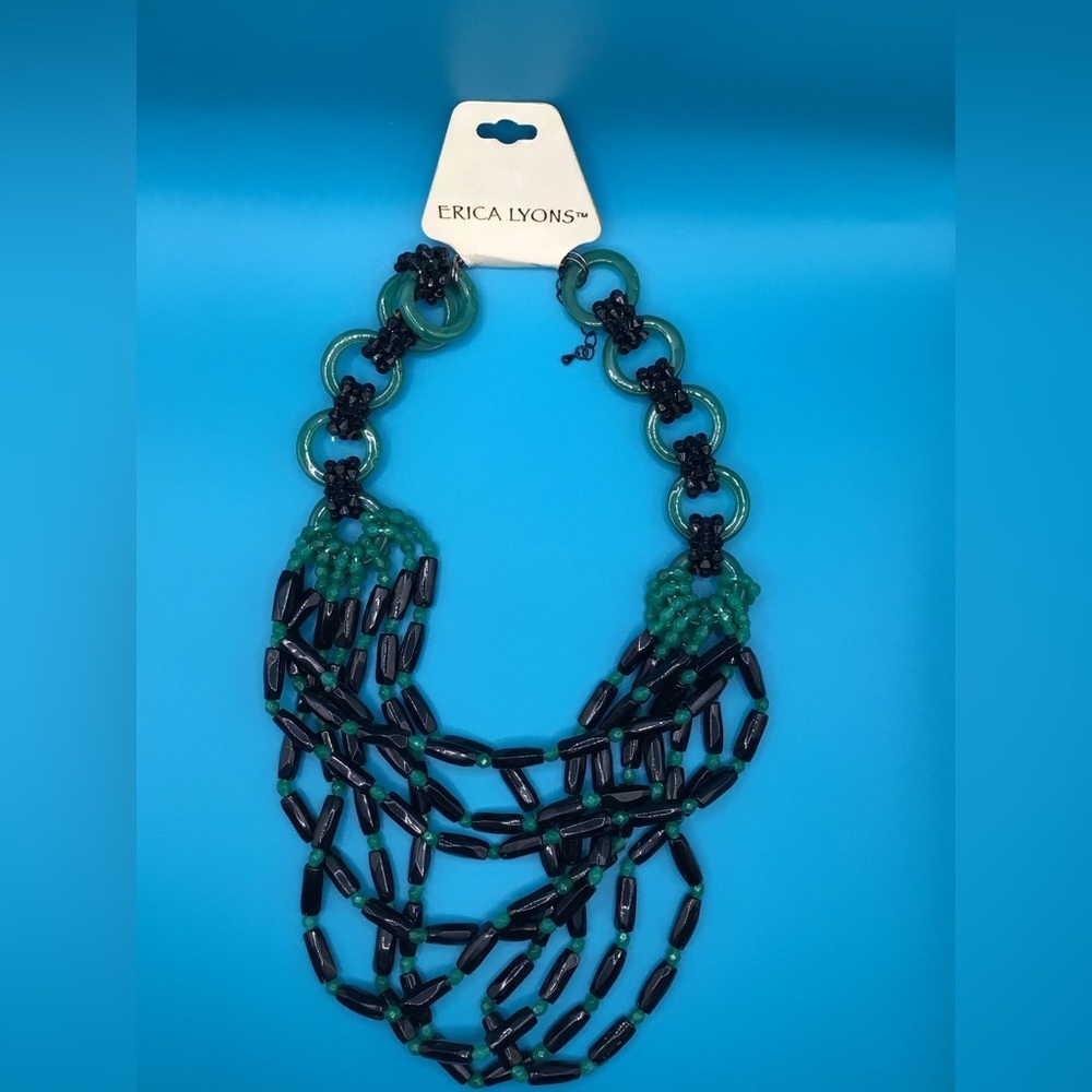 EUC Vintage Erica Lyons Elegant Black and Green Beaded Necklace - Picture 3 of 4